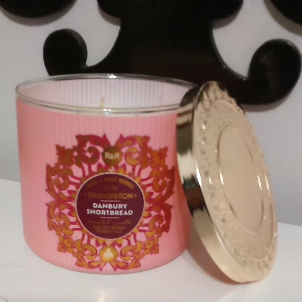Bath and body Works BRIDGERTON Limited Collection. 3Wick Candles - Picture 5 of 12